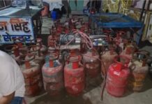 रसद विभाग की बड़ी कार्रवाई, 46 घरेलू गैस सिलेंडर जब्त :