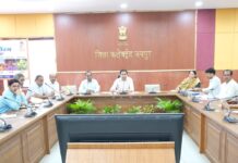 विद्यालयों में बुनियादी सुविधाएं हों सुनिश्चित, सरकारी योजनाओं का हो प्रभावी क्रियान्वयन : जिला कलक्टर डॉ. जितेन्द्र कुमार सोनी