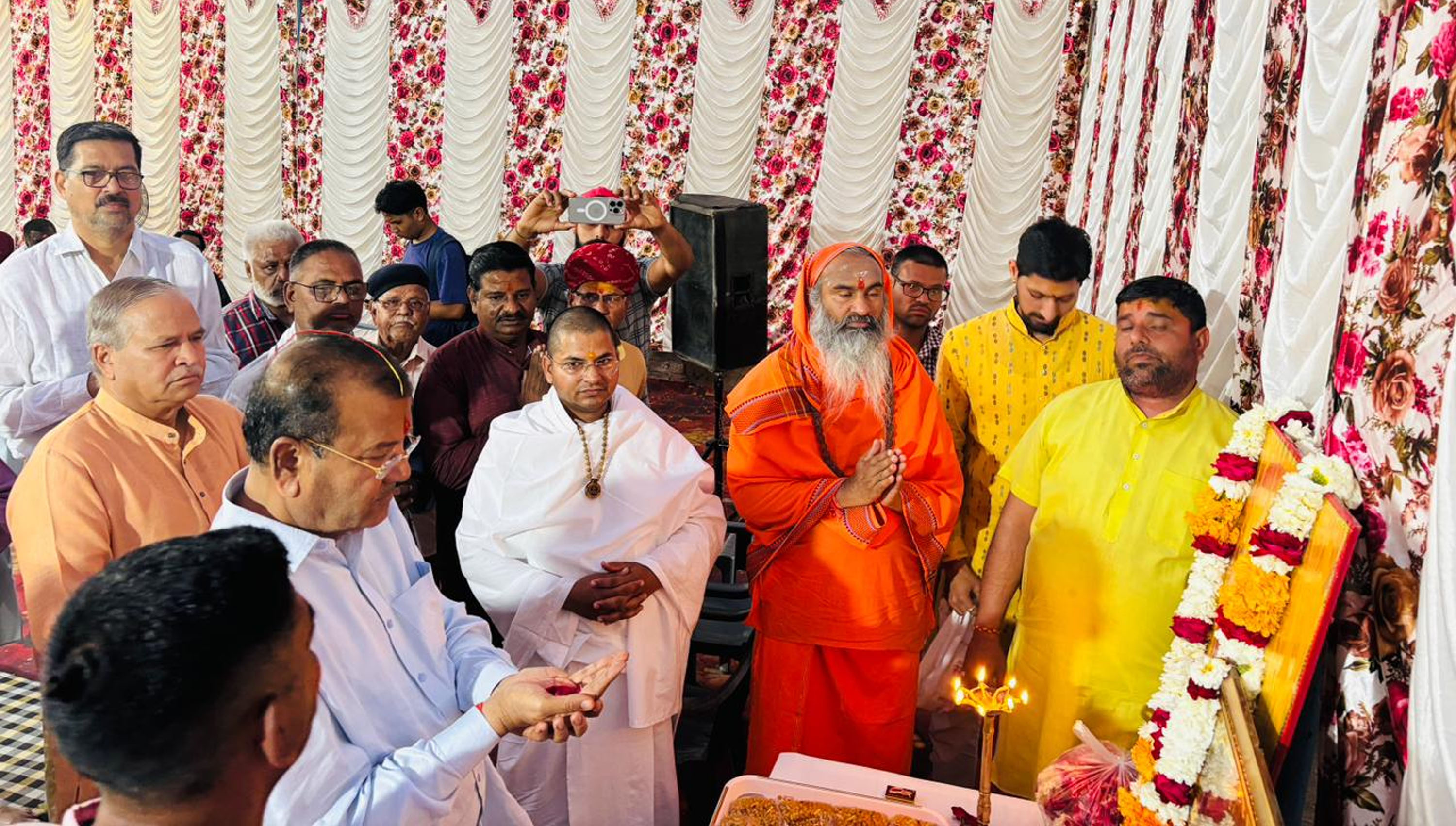 संतों ने किया भारतीय नव वर्ष समारोह समिति कार्यालय का उद्घाटन, सुंदरकांड की चौपाइयों से गूंजा पांडाल